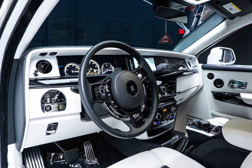 Used 2022 Rolls-Royce Phantom Sedan w/ The Phantom Package RWD image 47