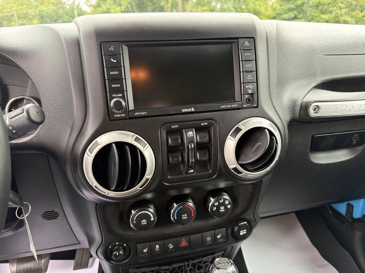 Used 2017 Jeep Wrangler Unlimited Sahara w/ Quick Order Package 24E Chief AWD/4WD image 29