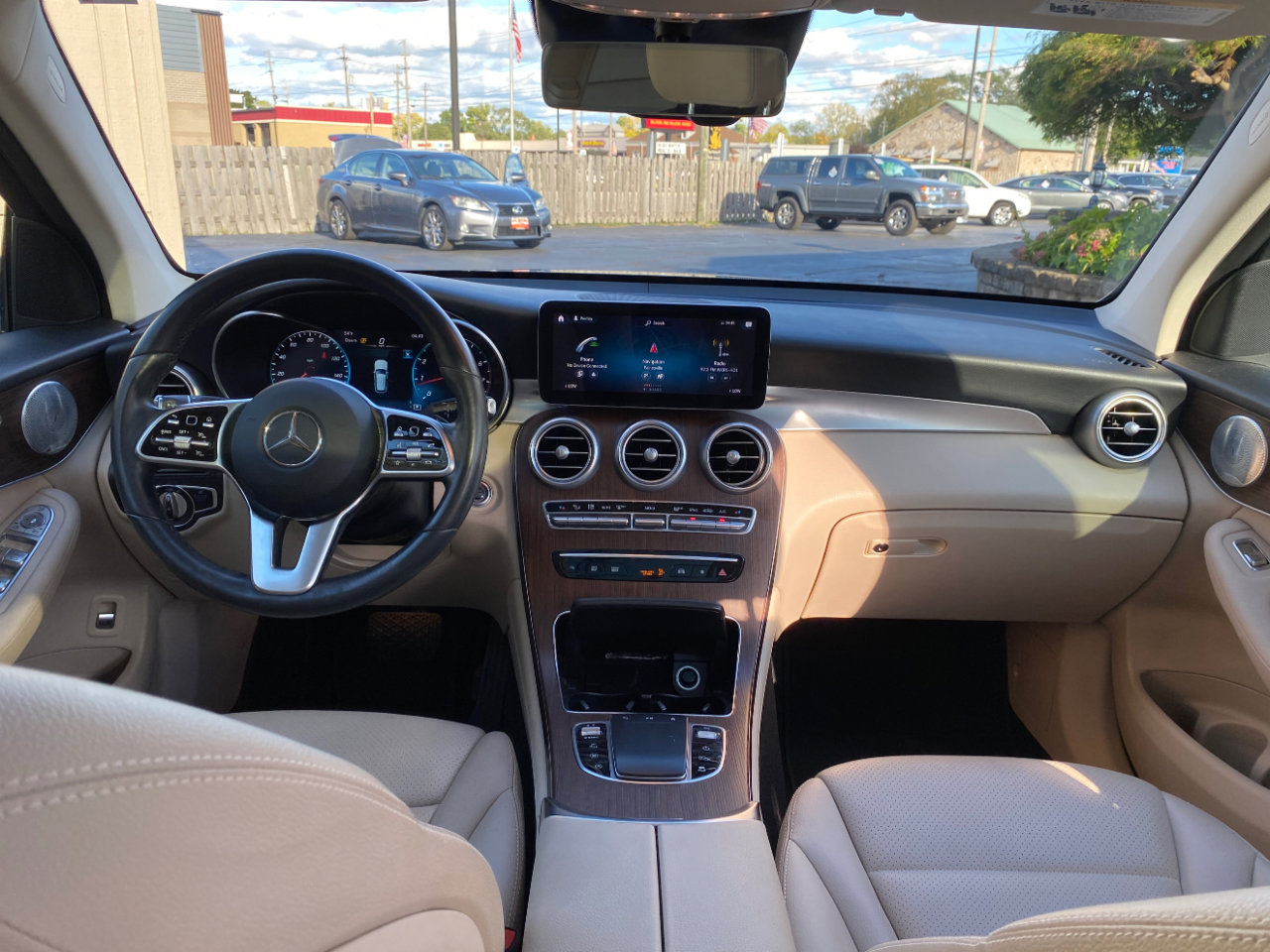 Used 2021 Mercedes-Benz GLC 300 4MATIC image 5
