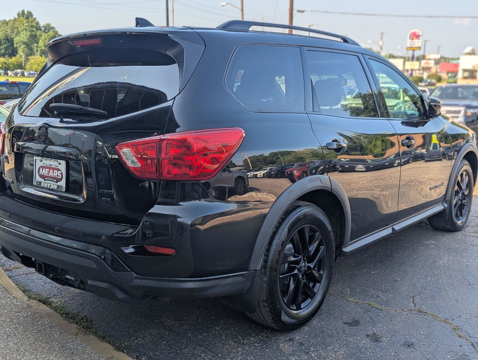Used 2020 Nissan Pathfinder SL AWD/4WD image 10