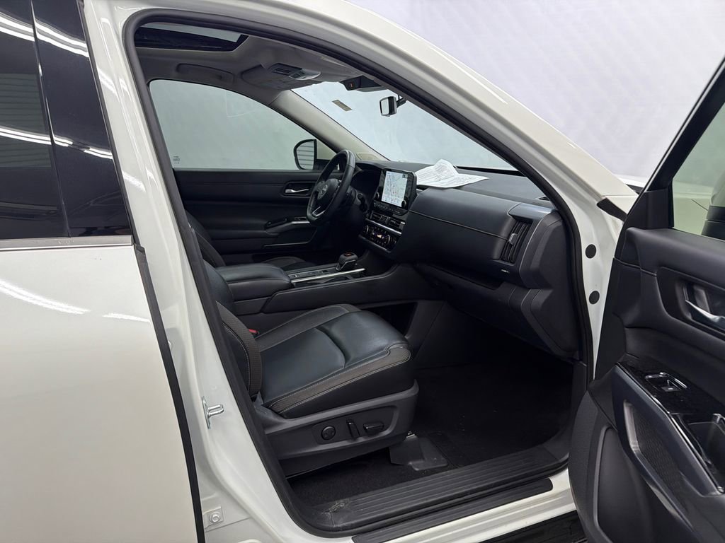 Used 2023 Nissan Pathfinder SL w/ SL Premium Package FWD image 14