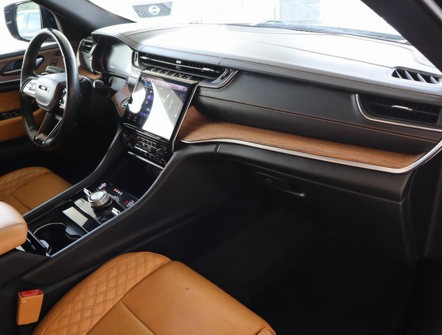 Used 2021 Jeep Grand Cherokee L Summit w/ Luxury Tech Group V image 48