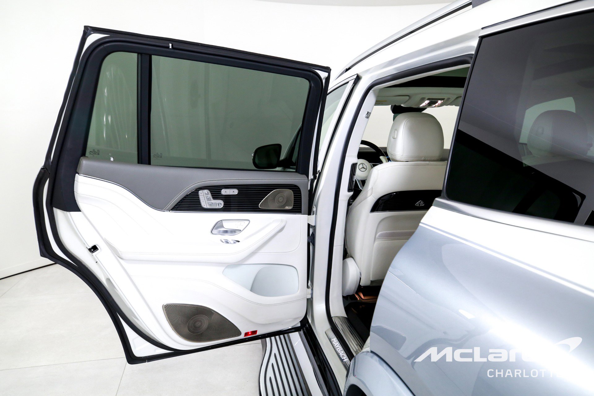 Used 2023 Mercedes-Benz Maybach GLS 600 4MATIC image 17