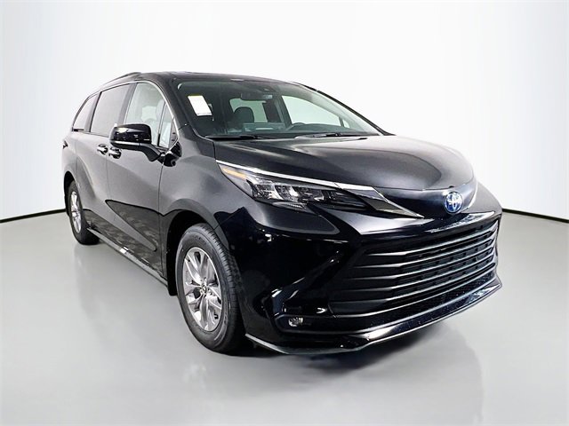 New 2025 Toyota Sienna XLE