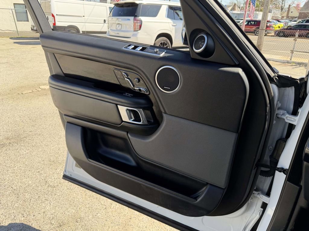 Used 2019 Land Rover Range Rover HSE image 23