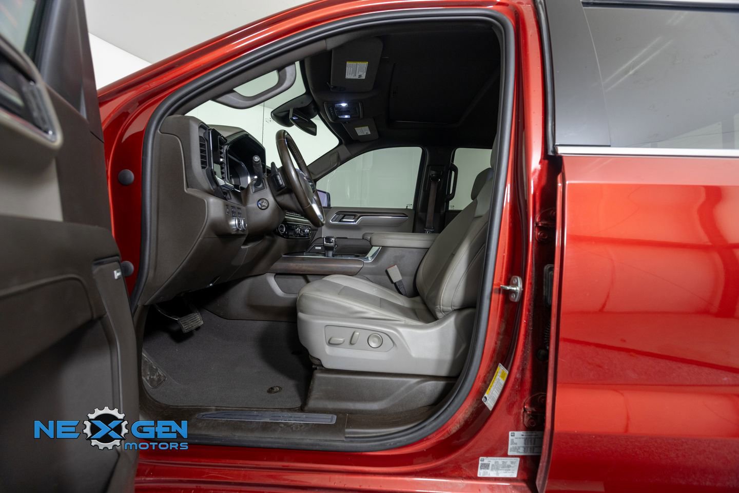 Used 2023 GMC Sierra 1500 SLT AWD/4WD image 11