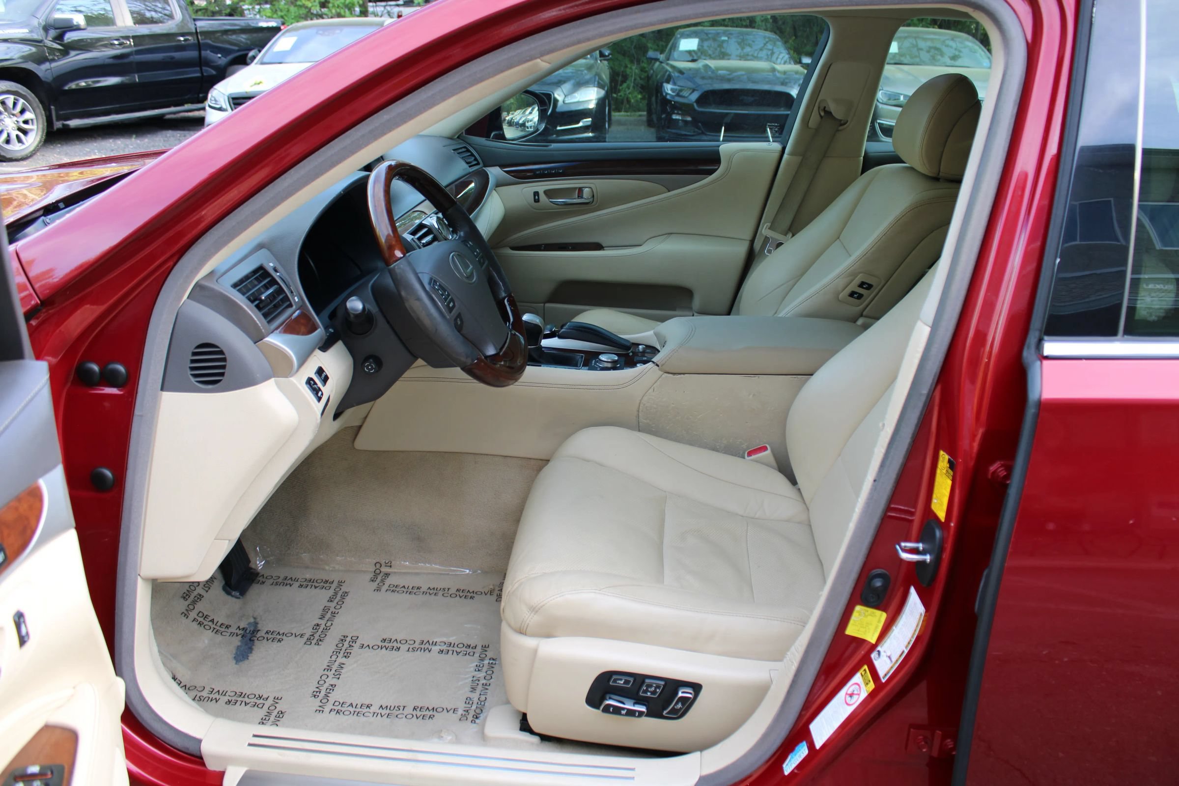 Used 2013 Lexus LS 460 w/ Comfort Pkg RWD image 19