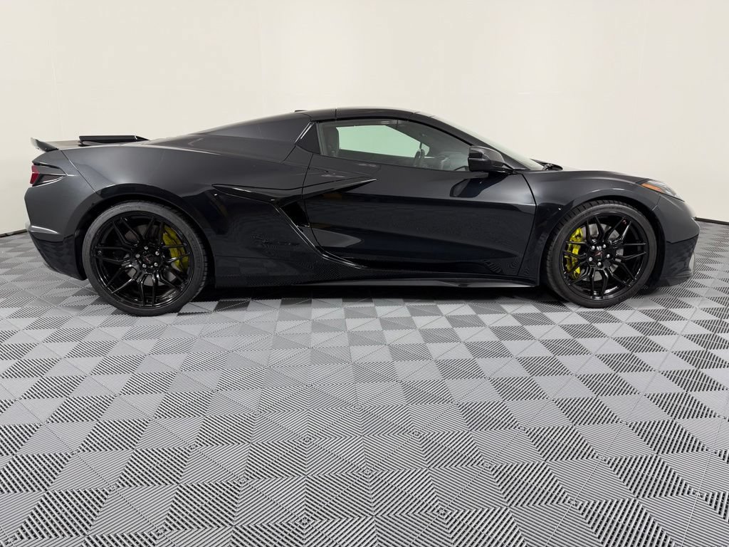Used 2024 Chevrolet Corvette Z06 w/ Stealth Interior Trim Package RWD image 11