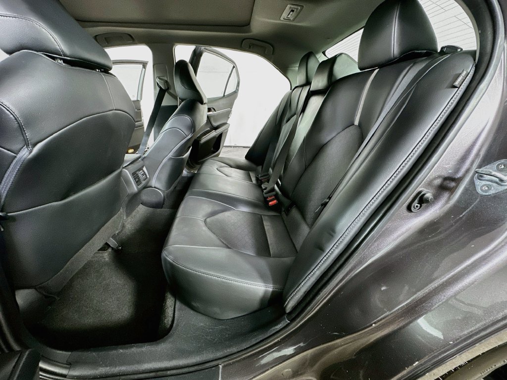 Used 2022 Toyota Camry XSE FWD image 16