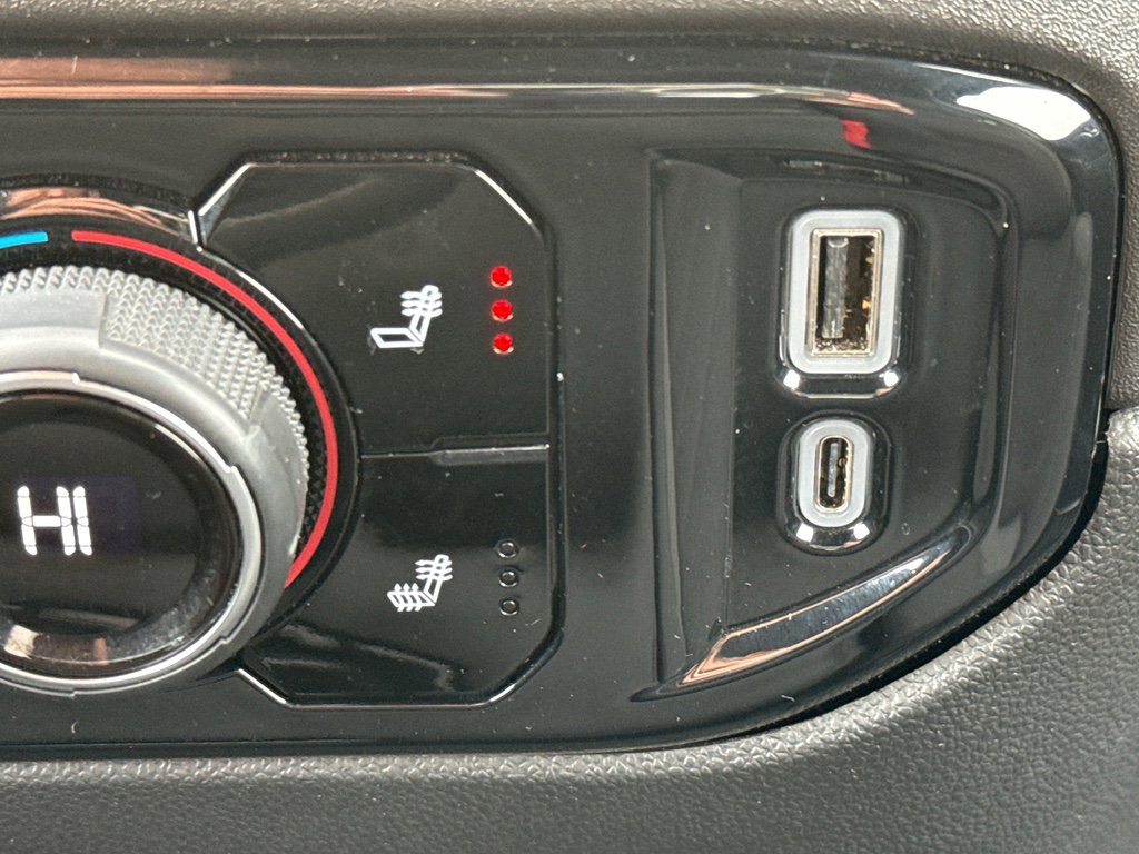 Used 2025 Chevrolet Silverado 1500 LT image 40