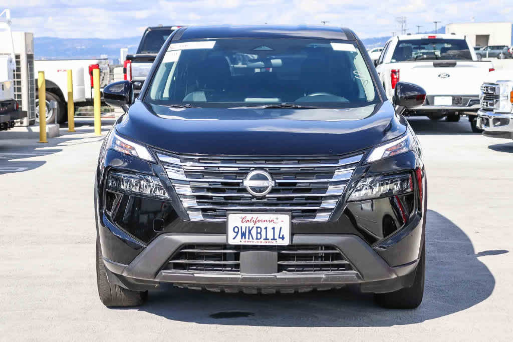 Used 2026 Nissan Rogue SV FWD image 2