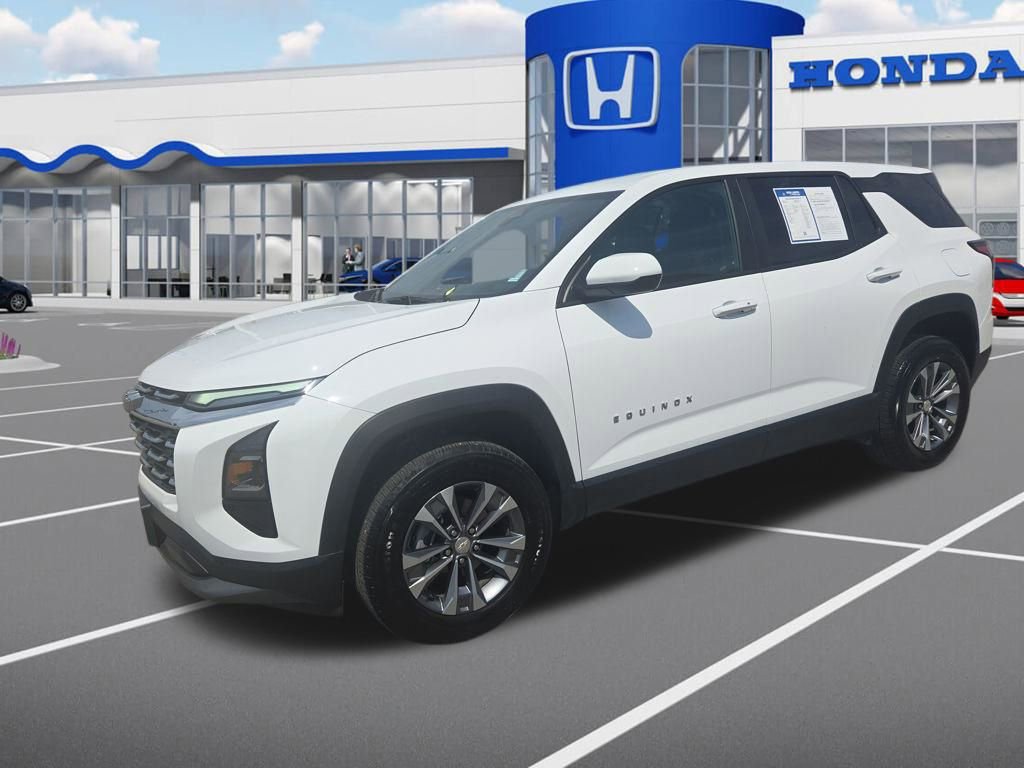 Used 2025 Chevrolet Equinox LT image 3