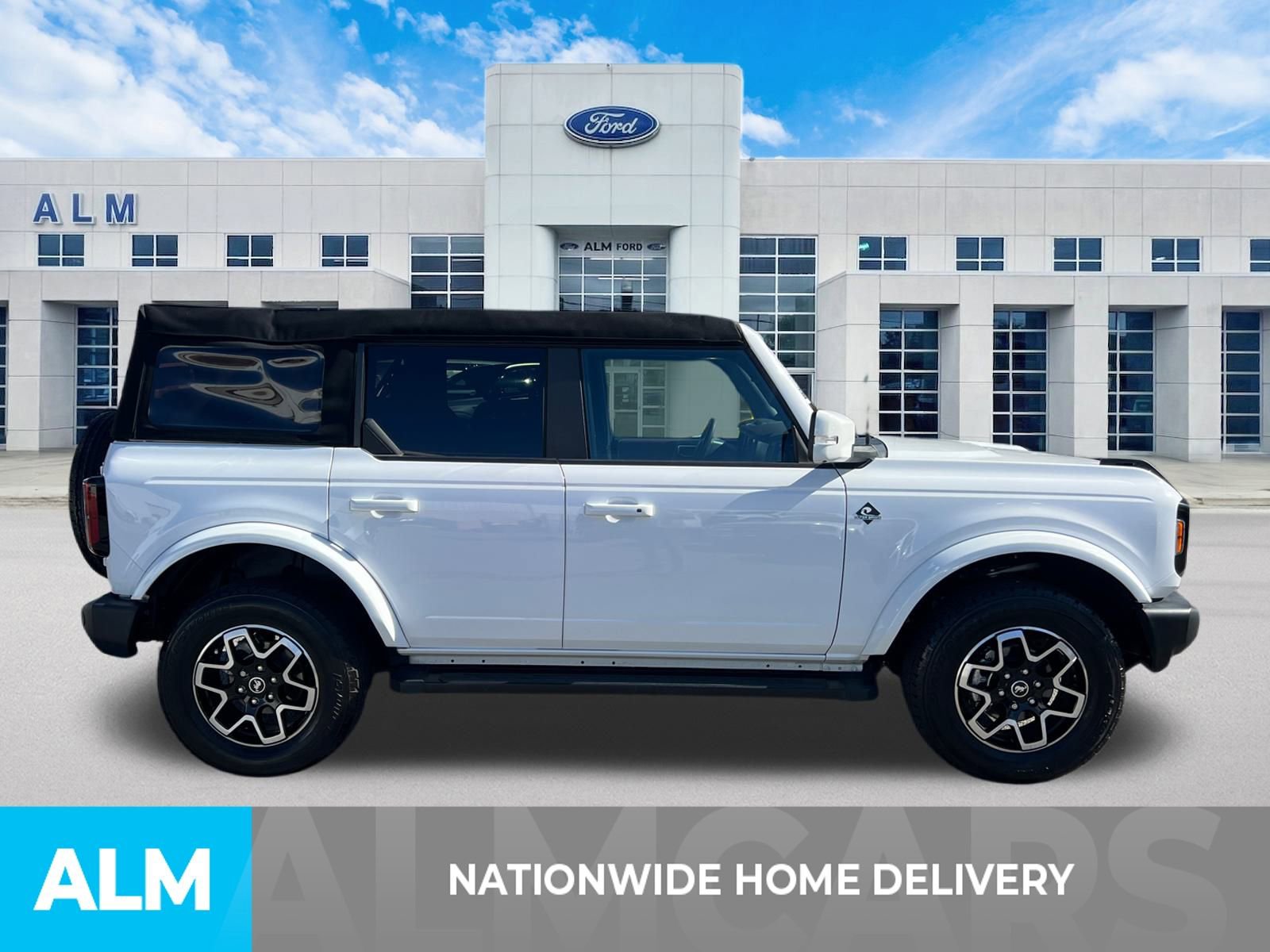 Used 2023 Ford Bronco Outer Banks image 4