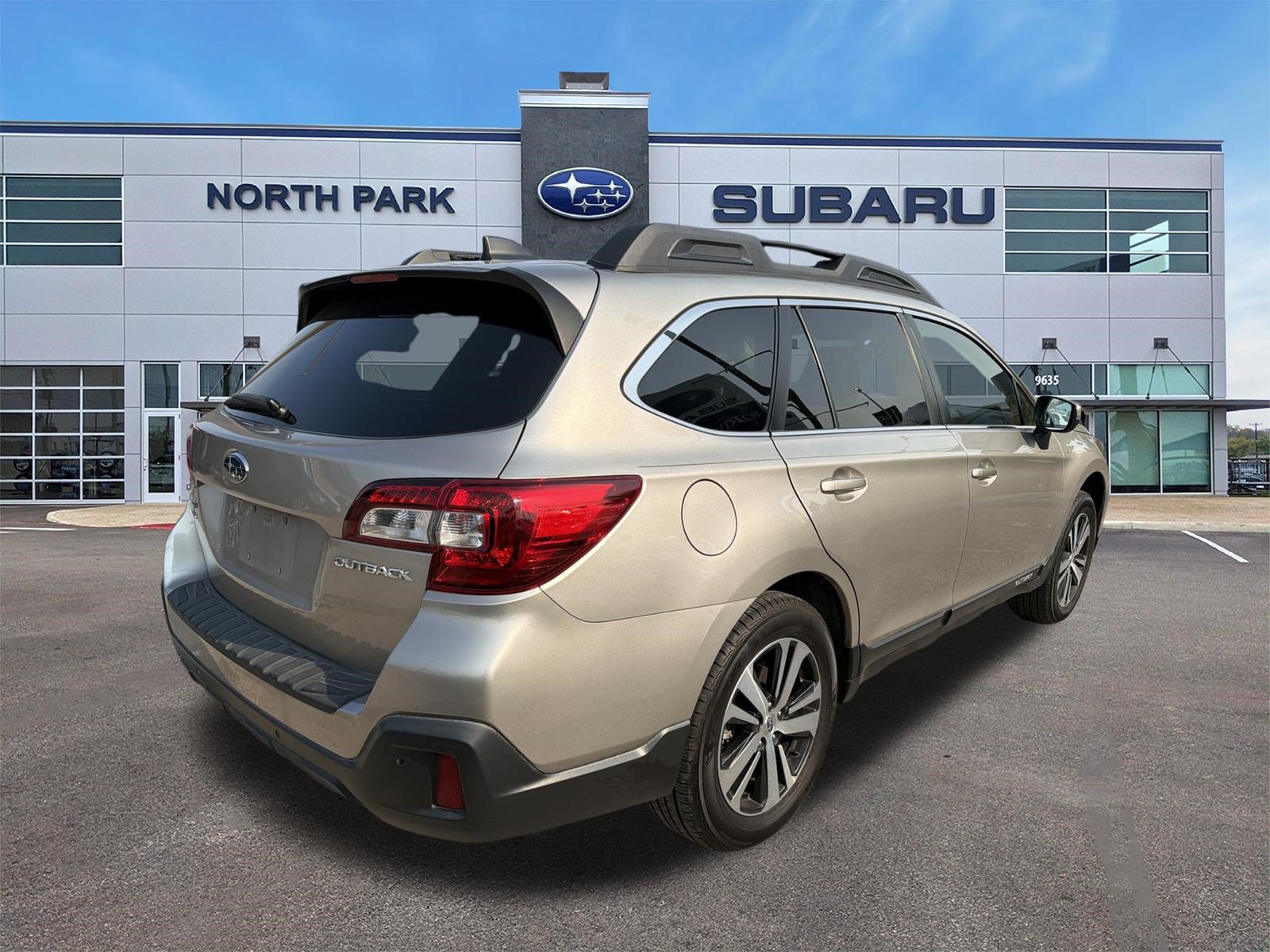 Used 2019 Subaru Outback 2.5i Limited AWD/4WD image 3