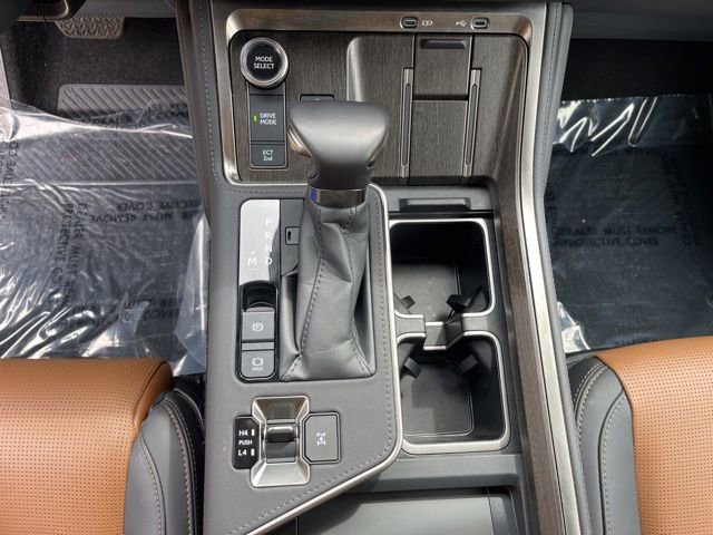 Used 2024 Lexus GX 550 w/ Accessory Package (31) AWD/4WD image 24