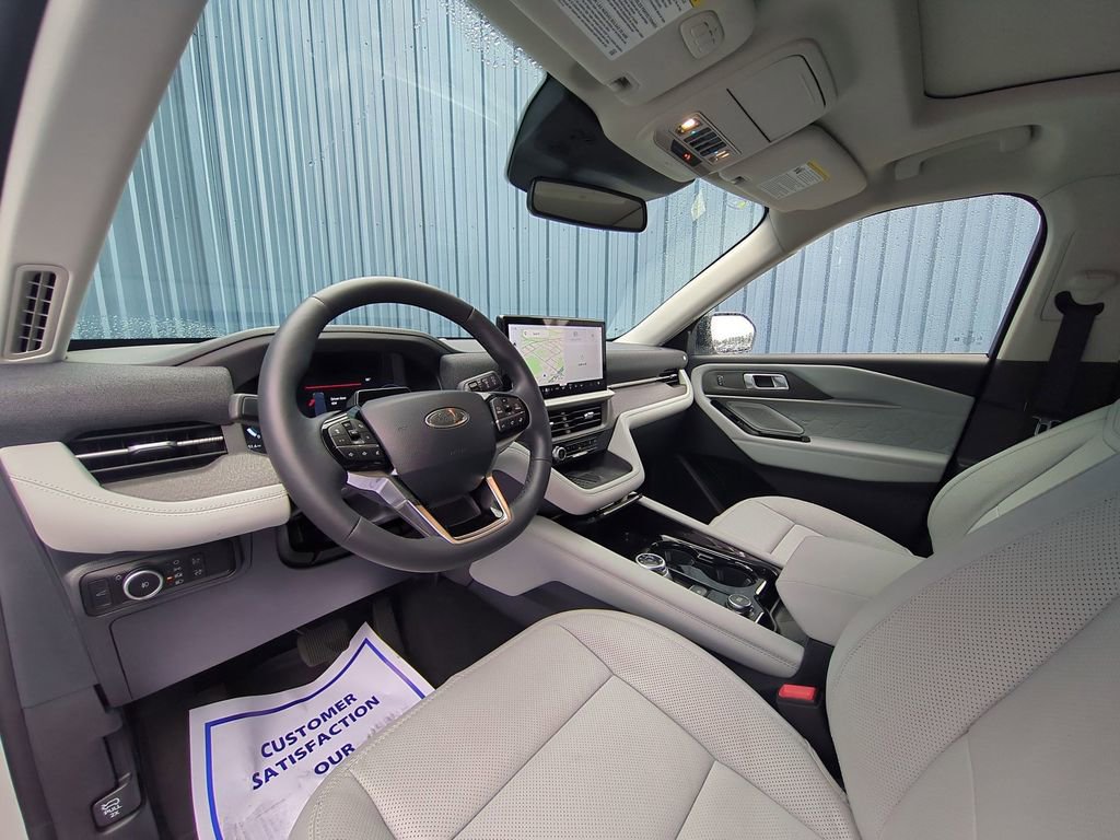 Certified 2025 Ford Explorer Platinum w/ Ultimate Package RWD image 14