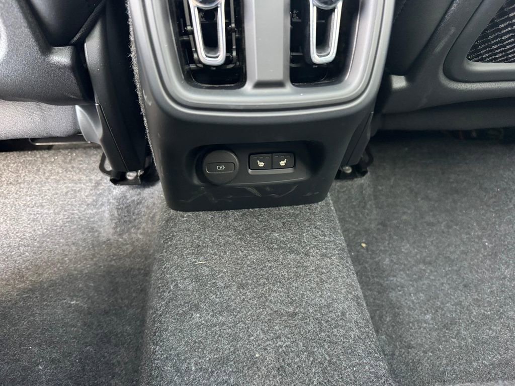 New 2026 Volvo XC40 B5 Ultra w/ Climate Package AWD/4WD image 10