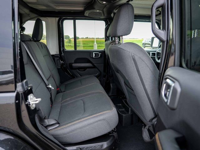 Used 2024 Jeep Wrangler Unlimited Sahara image 18