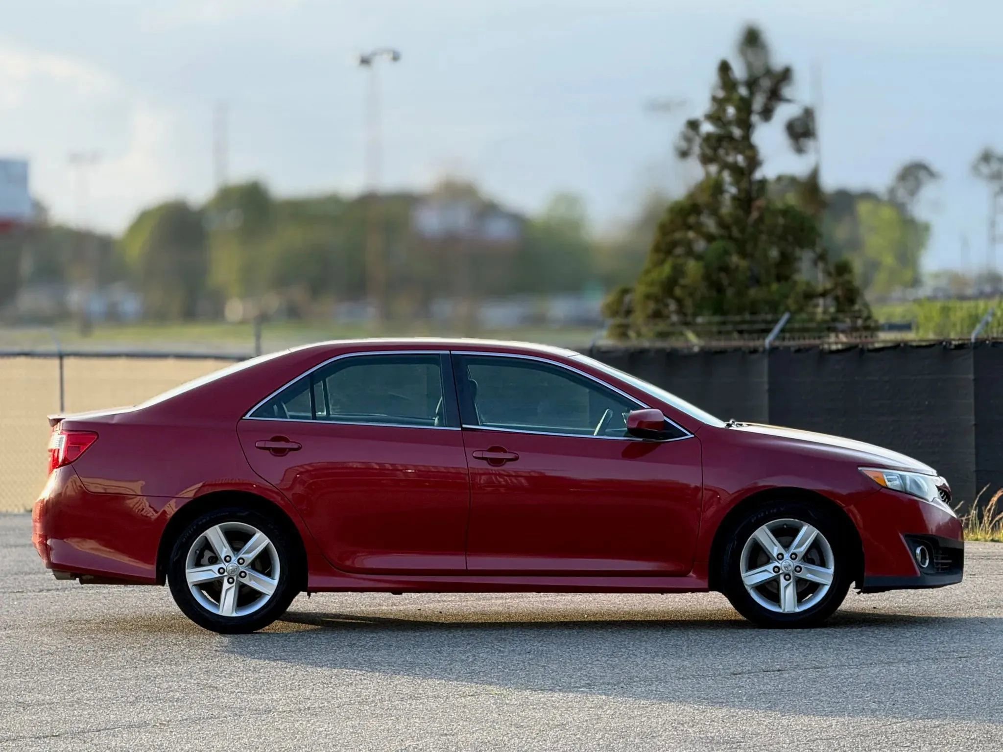Used 2014 Toyota Camry SE FWD image 7