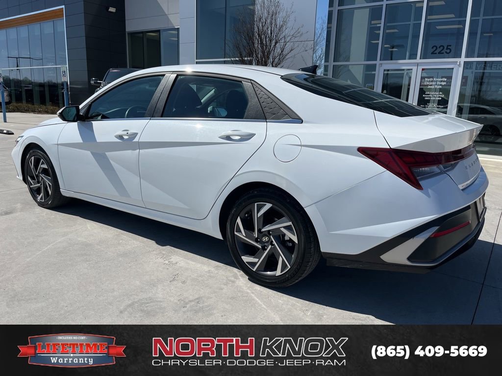 Used 2025 Hyundai Elantra SEL image 17