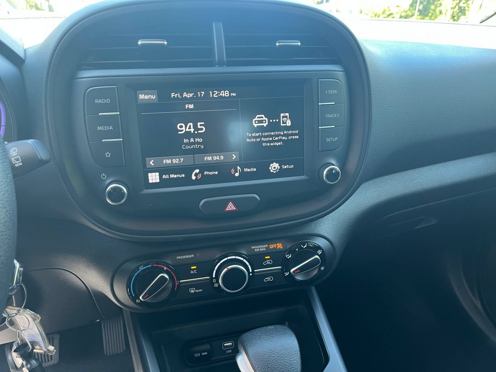 Used 2025 Kia Soul LX w/ LX Technology Package FWD image 16