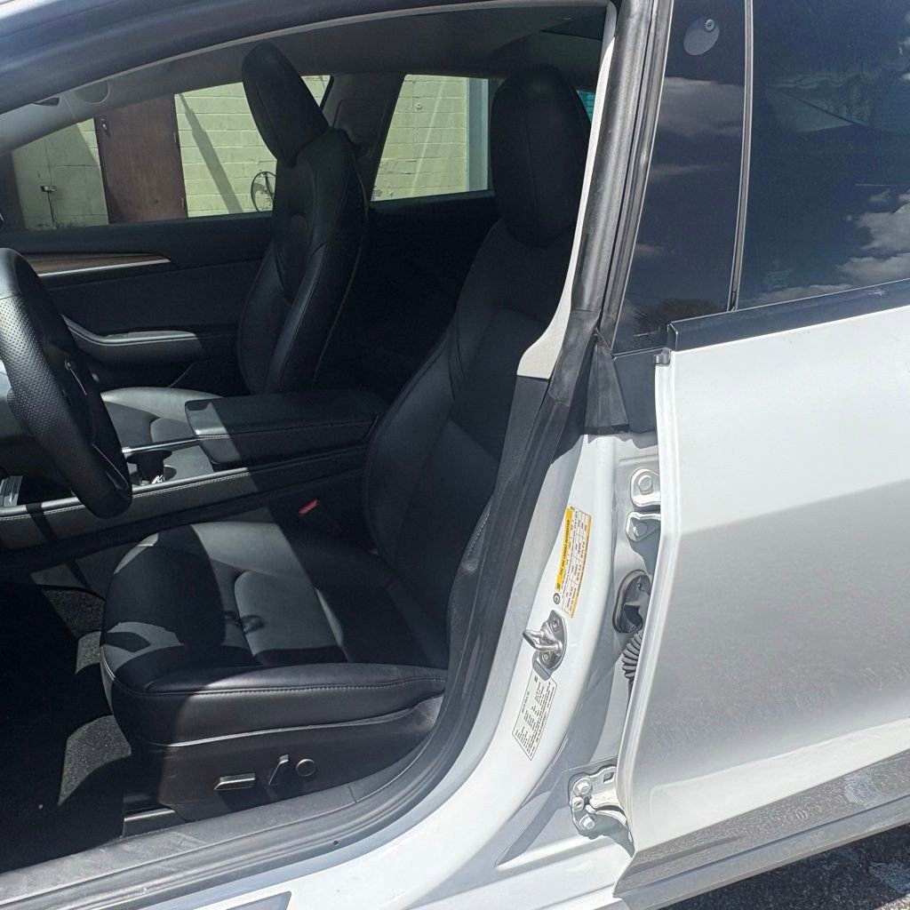 Used 2023 Tesla Model 3 Standard Range image 9