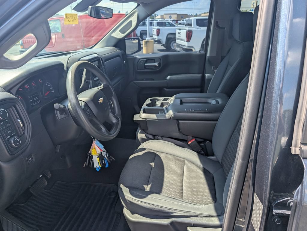 Used 2019 Chevrolet Silverado 1500 Custom w/ Custom Convenience Package AWD/4WD image 13