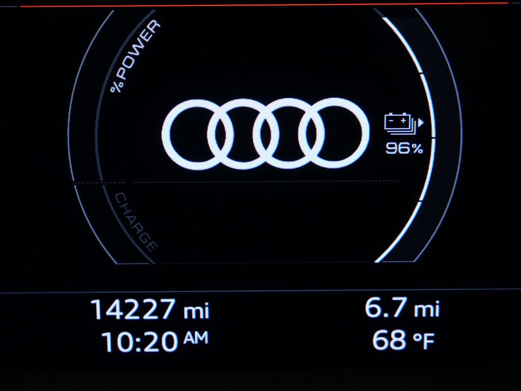 Used 2025 Audi Q4 e-tron Premium Plus w/ Premium Plus image 8