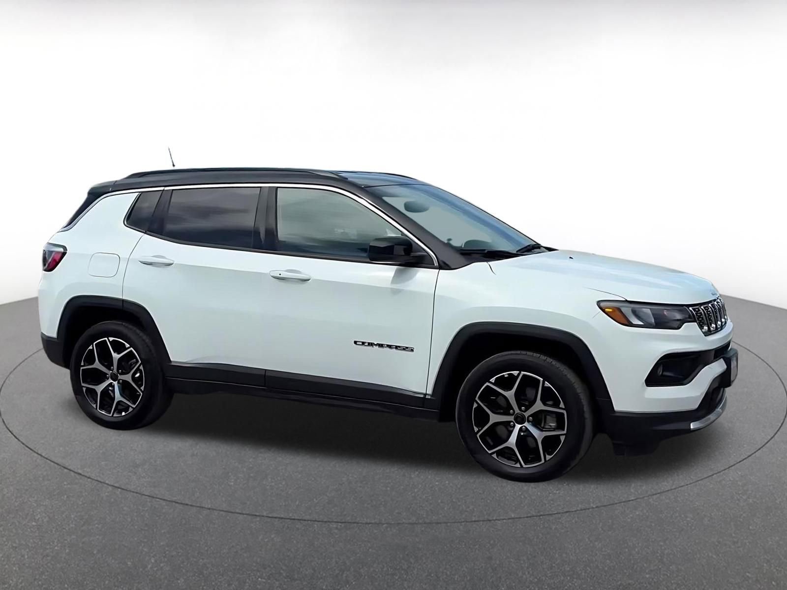 Used 2025 Jeep Compass Limited image 16