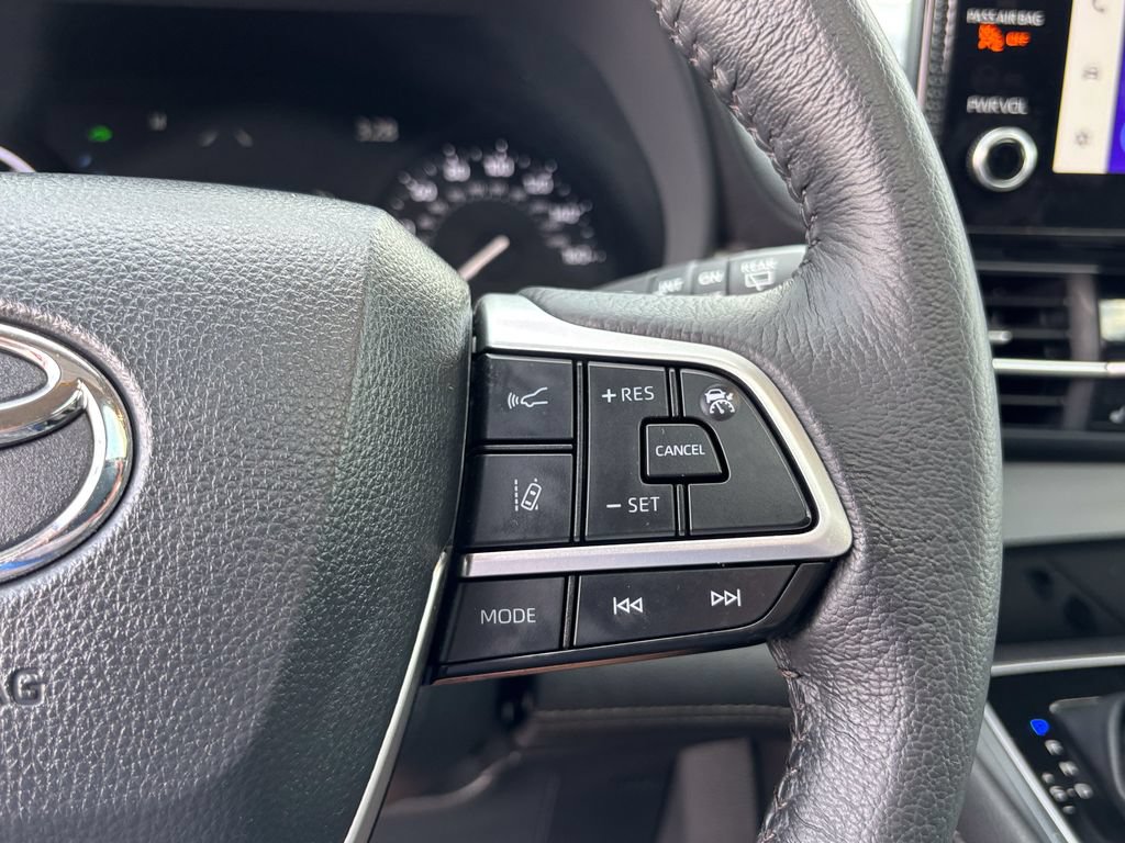 Certified 2026 Toyota Sienna XLE FWD image 32