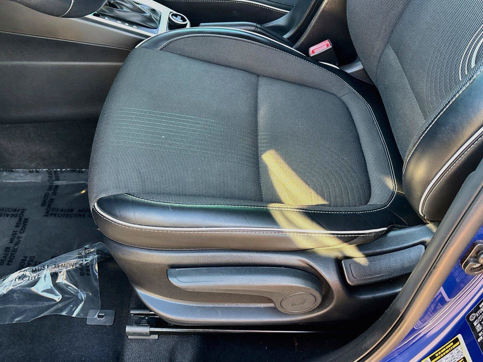 Used 2023 Hyundai Venue Limited FWD image 19