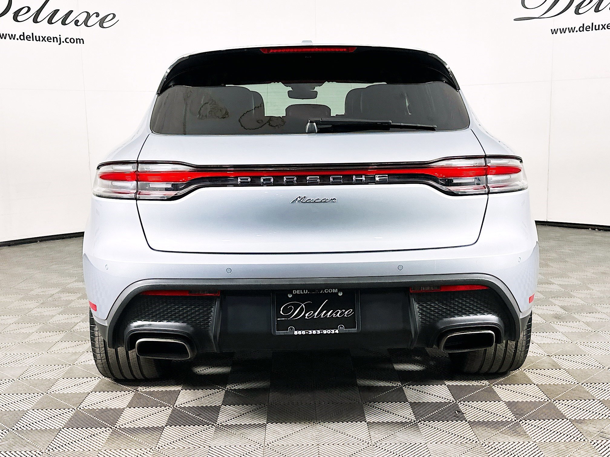 Used 2024 Porsche Macan AWD/4WD image 5