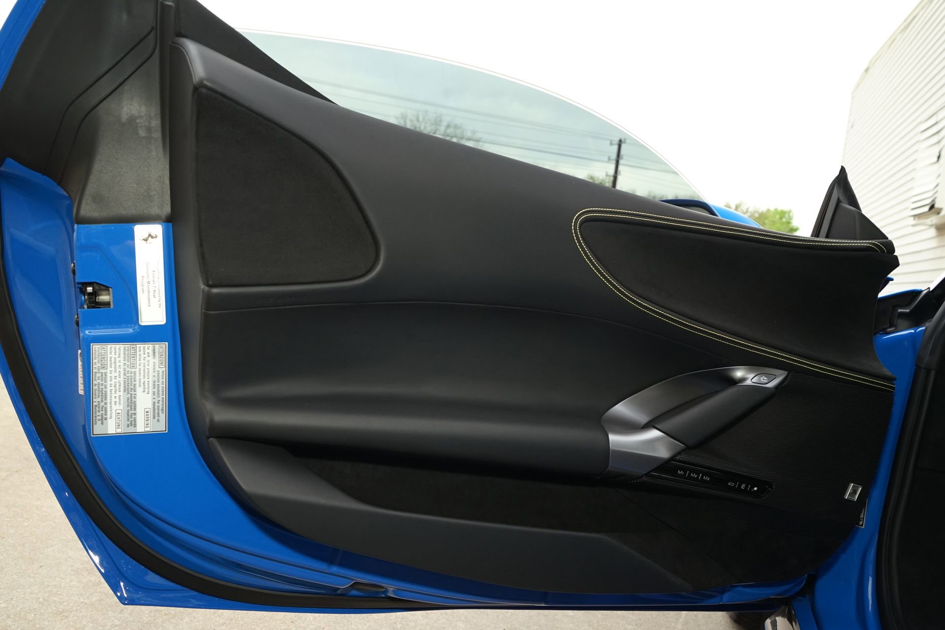 Used 2025 Ferrari SF90 Spider image 26