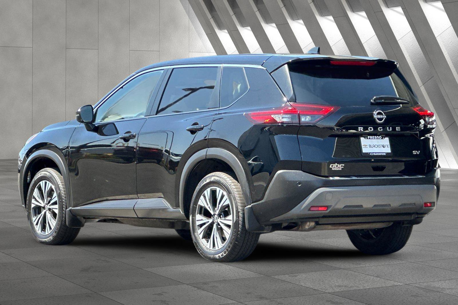 Used 2023 Nissan Rogue SV image 6