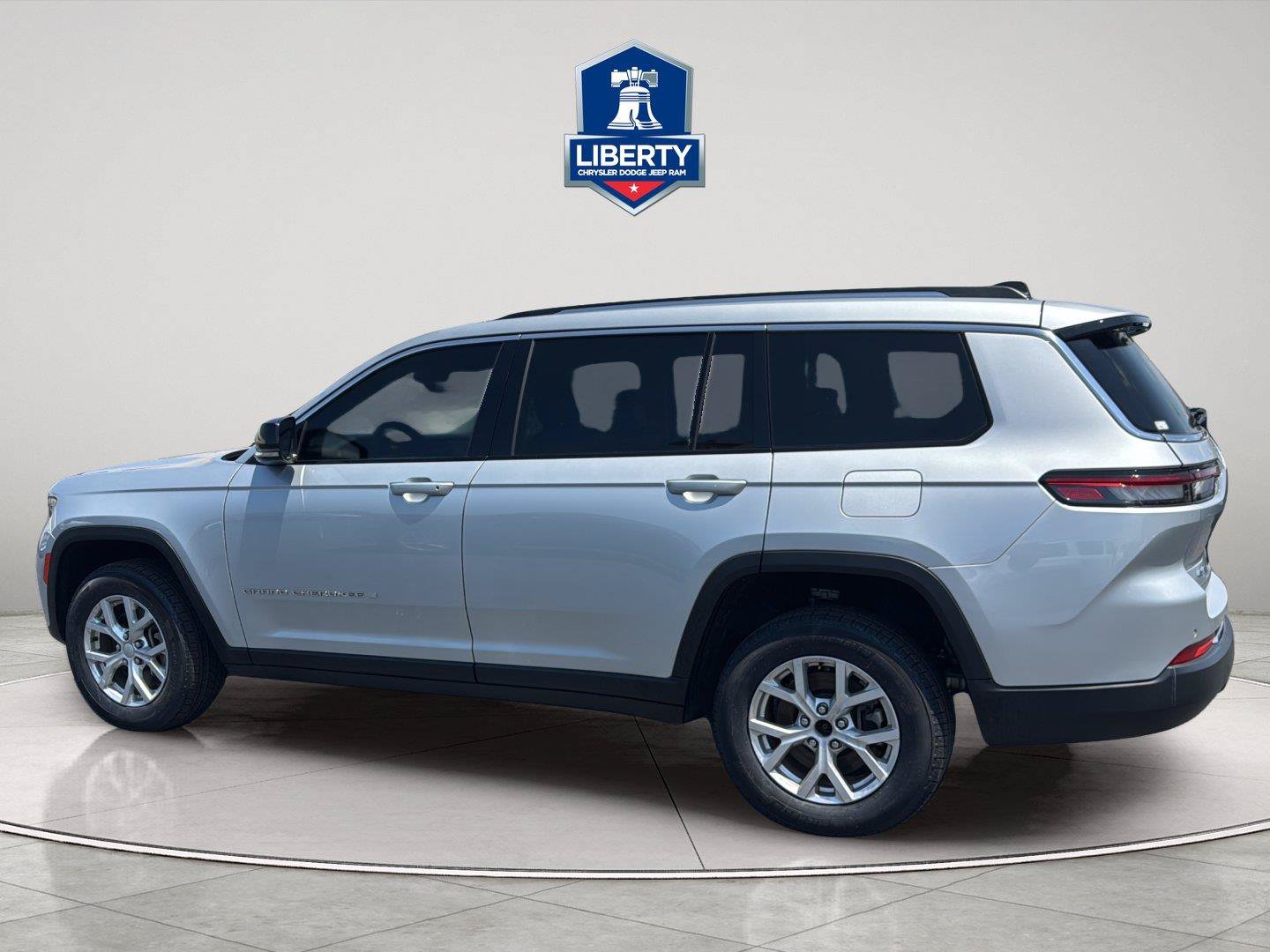 Used 2023 Jeep Grand Cherokee L Limited AWD/4WD image 6
