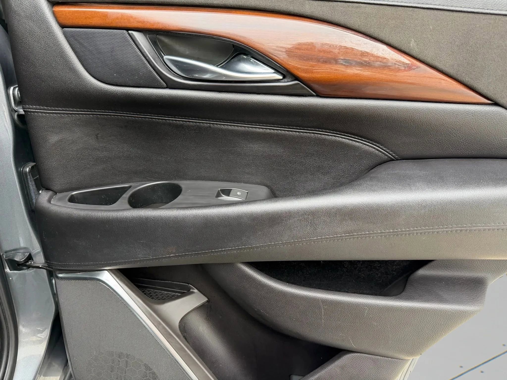 Used 2018 Cadillac Escalade Luxury image 12