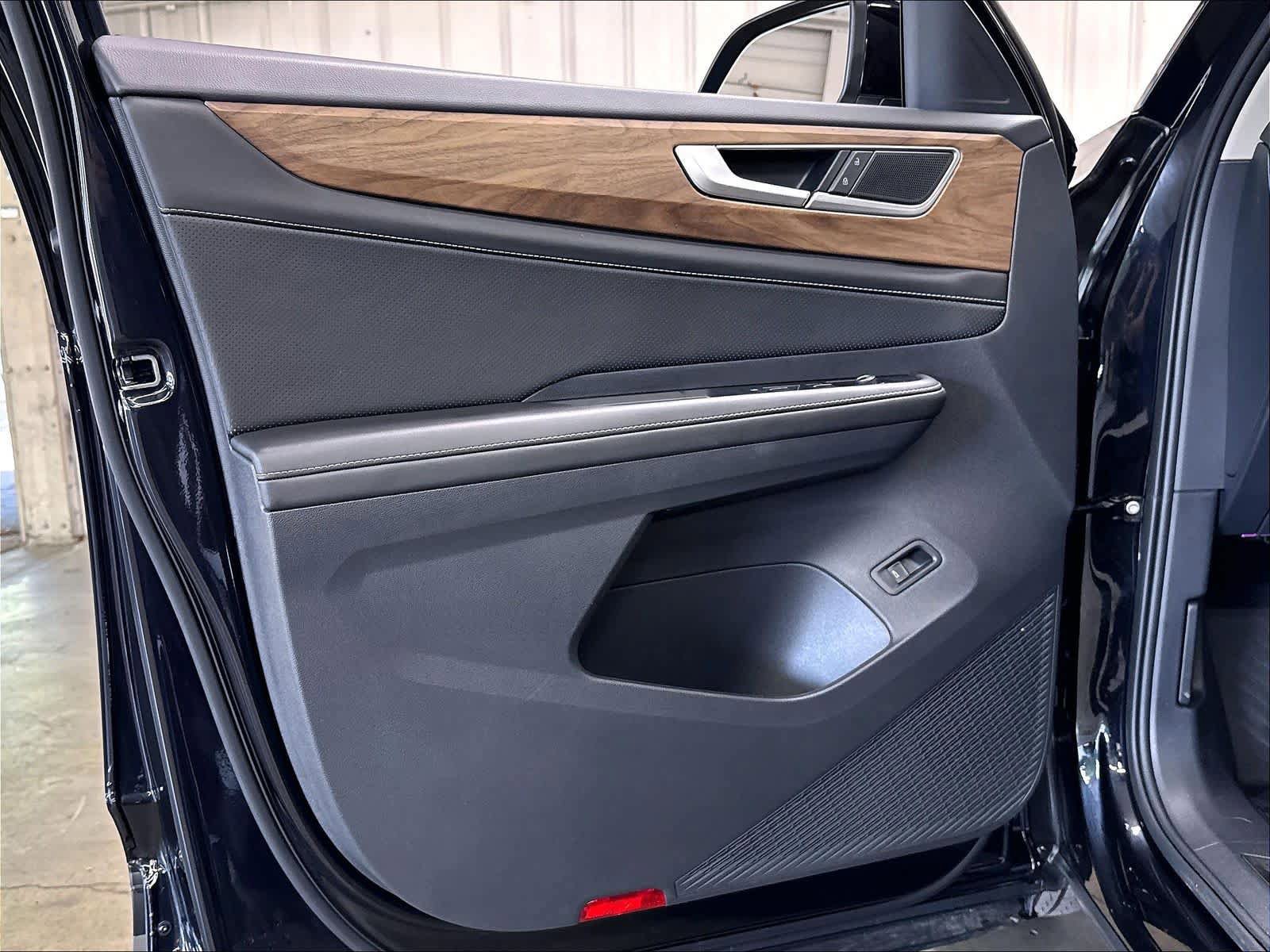 Certified 2026 Volkswagen Atlas SE w/ Panoramic Sunroof Package FWD image 23
