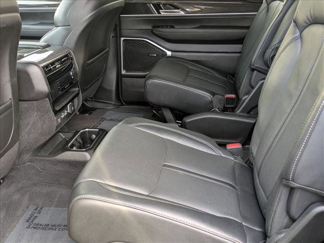 Used 2022 Jeep Wagoneer Series III w/ Flexible Seating Group image 19