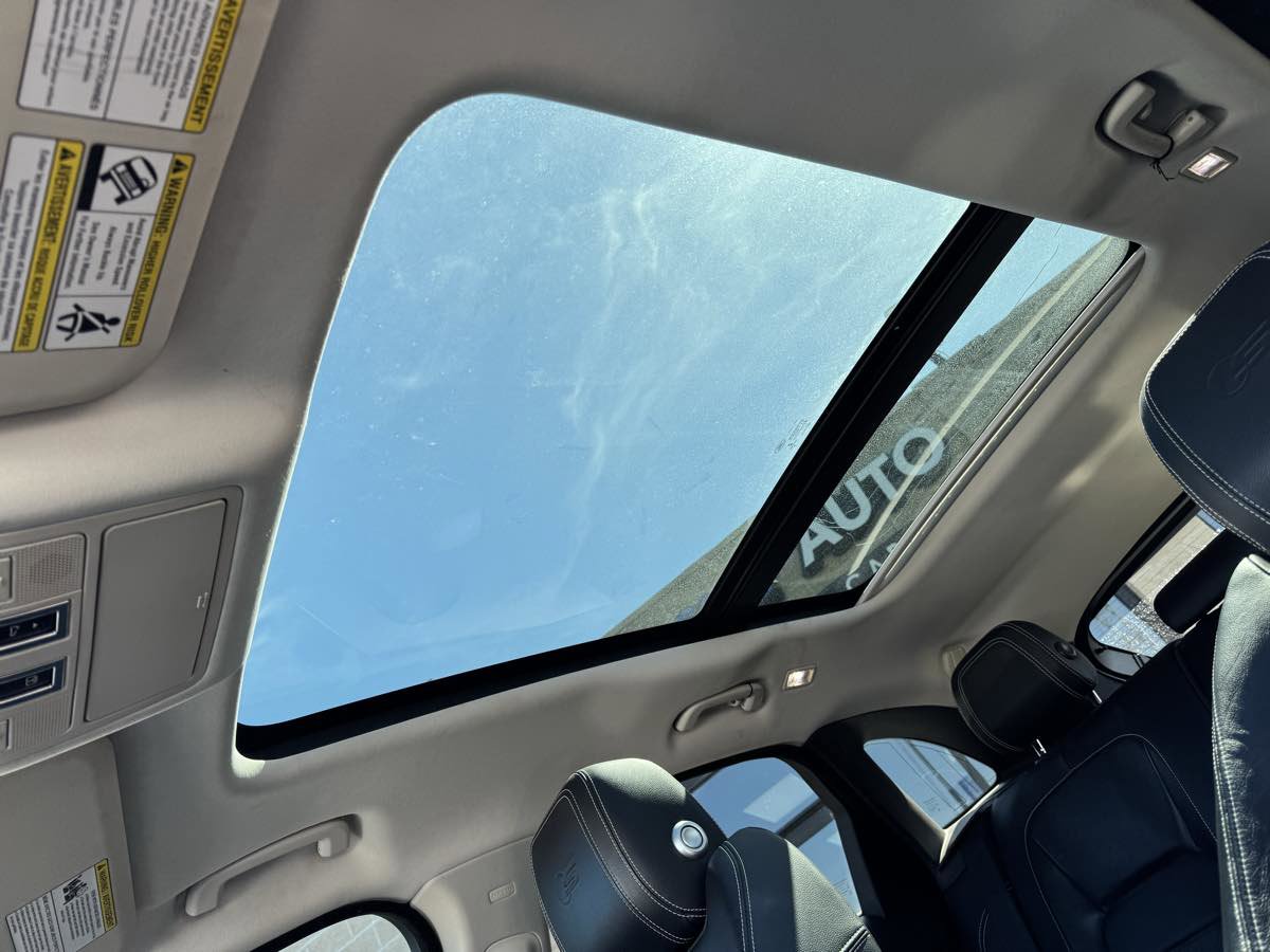 Used 2017 Jaguar F-PACE S image 21