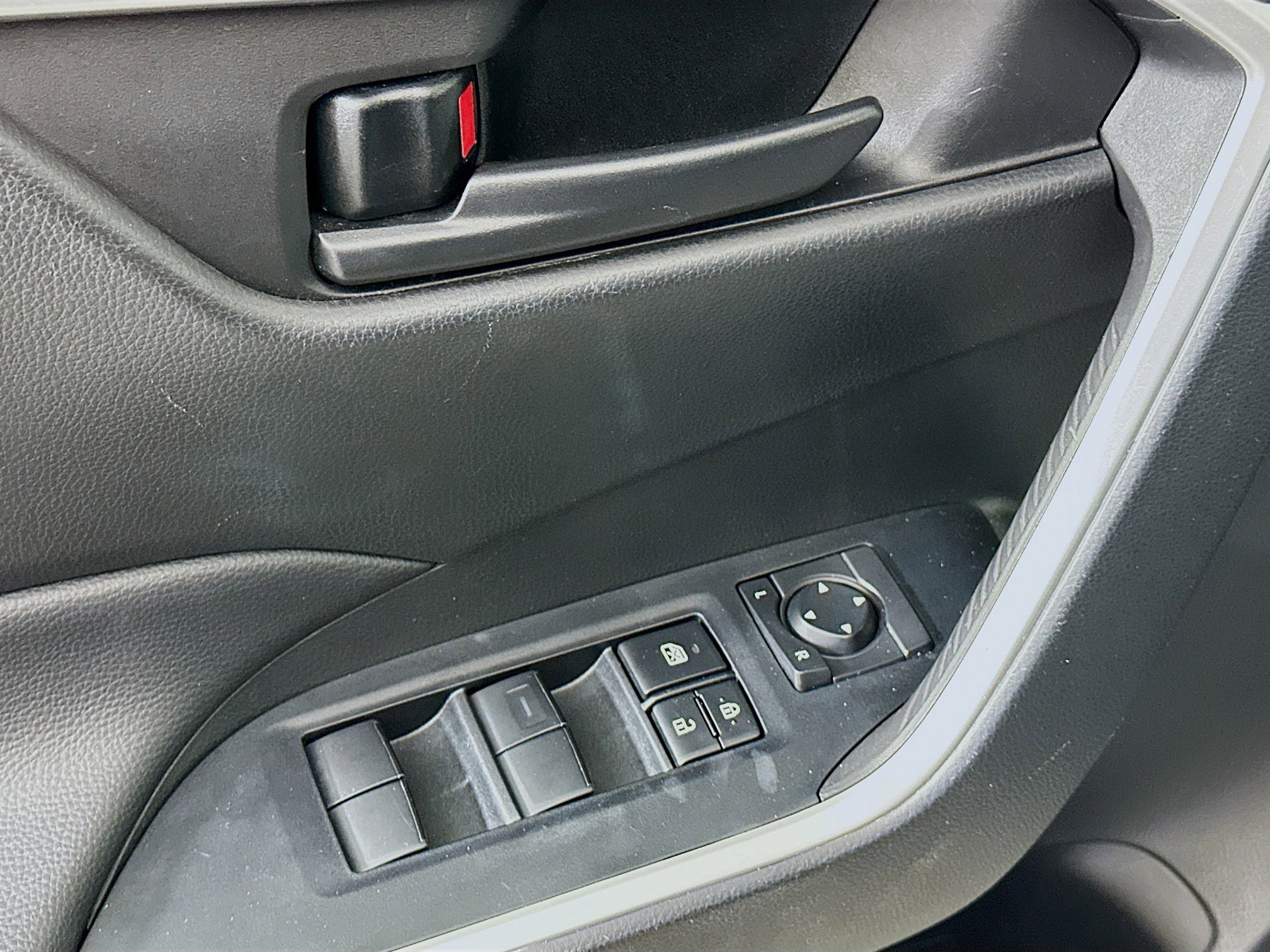 Used 2024 Toyota RAV4 LE image 15