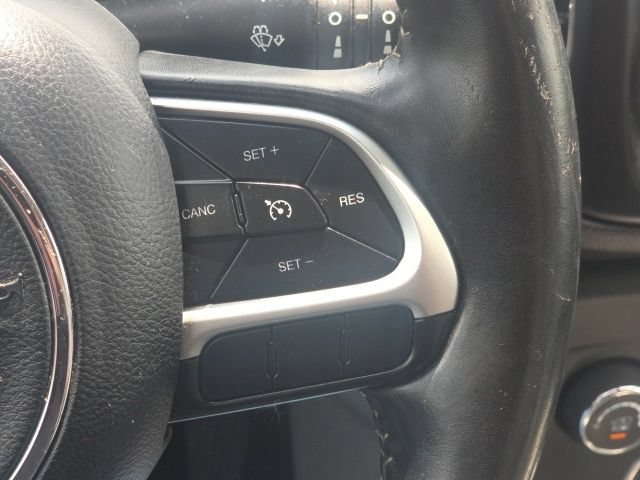 Used 2018 Jeep Compass Latitude FWD image 36
