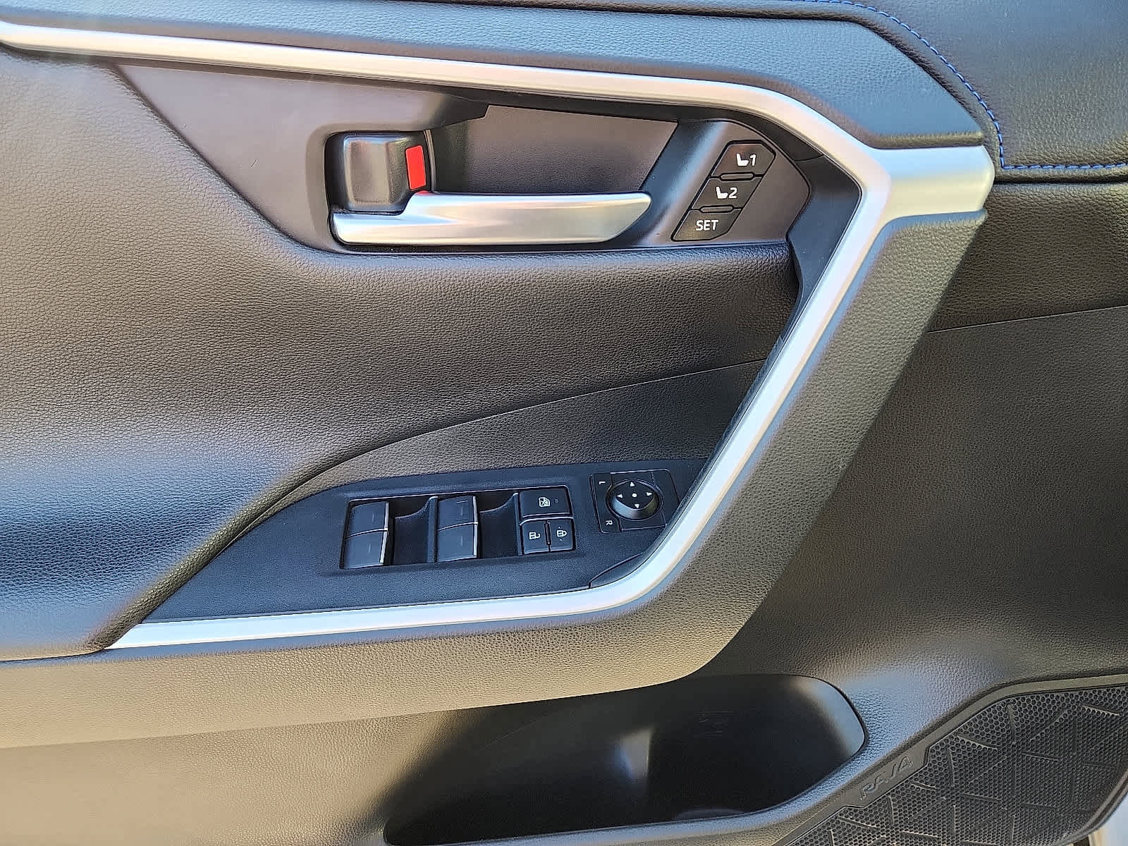 Used 2022 Toyota RAV4 XSE image 14