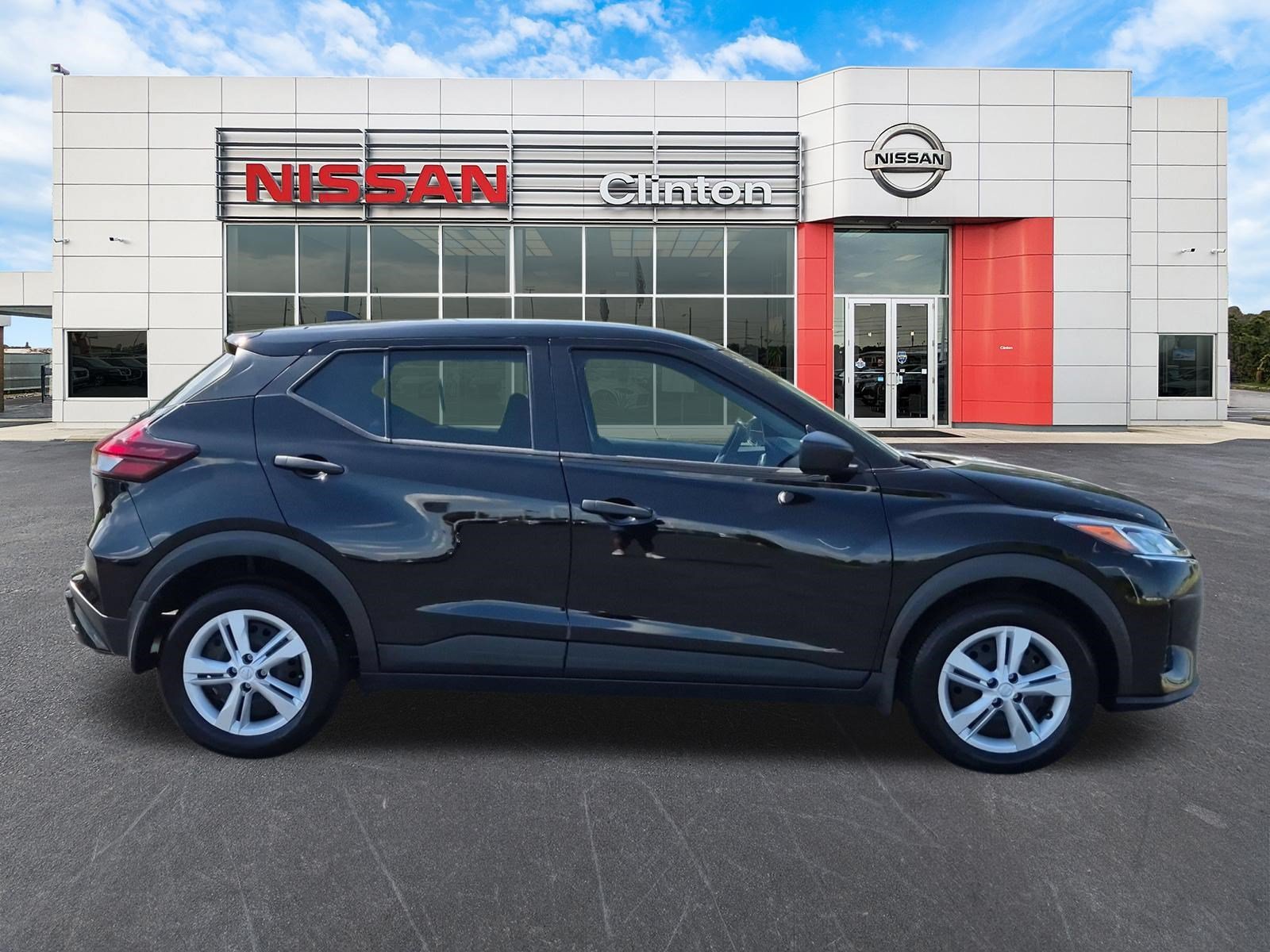 Used 2025 Nissan Kicks Play S FWD image 2