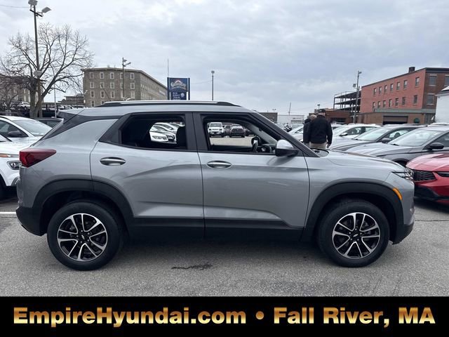 Used 2025 Chevrolet TrailBlazer LT image 3