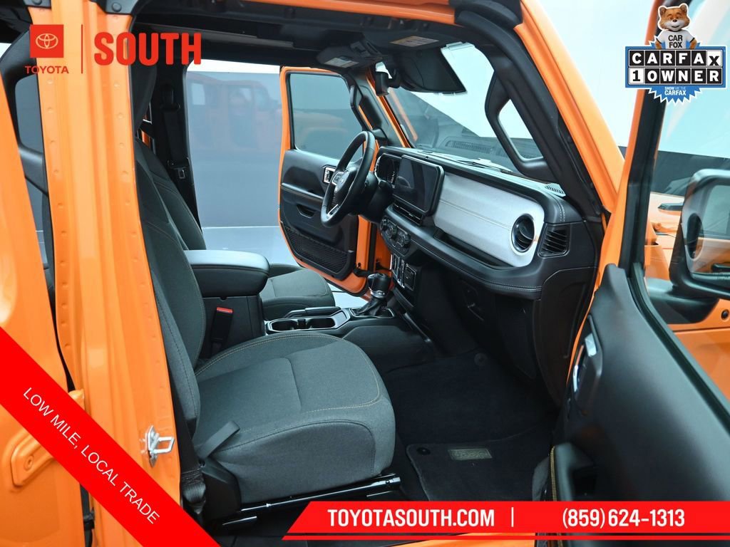 Used 2025 Jeep Wrangler Sahara w/ Technology Group AWD/4WD image 35