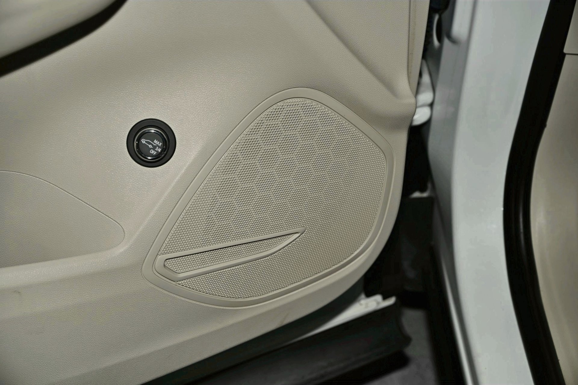 Used 2023 Buick Envision Essence AWD/4WD image 23