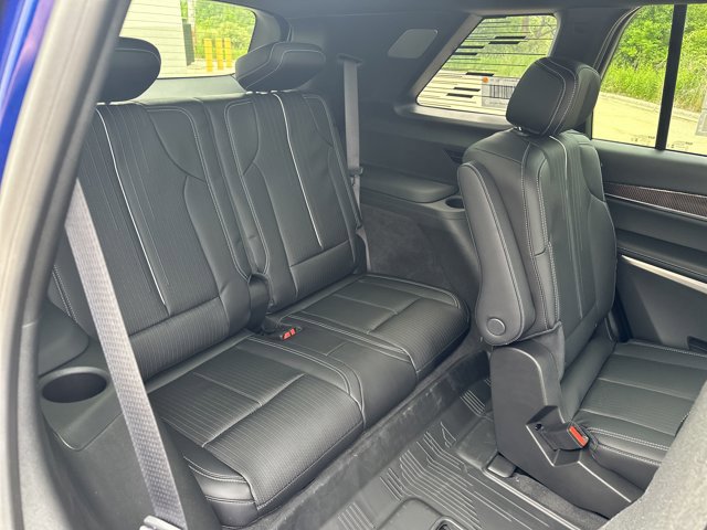 New 2026 Cadillac Vistiq Sport w/ LPO, Floor Liner Package image 32