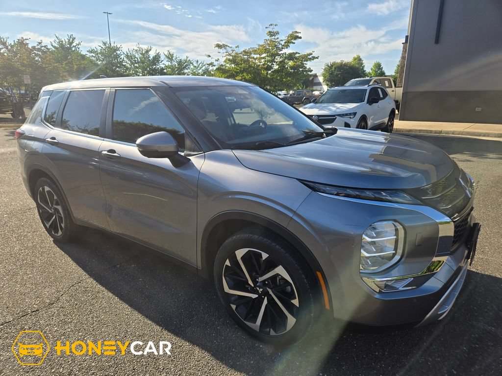 Used 2024 Mitsubishi Outlander SE AWD/4WD image 1