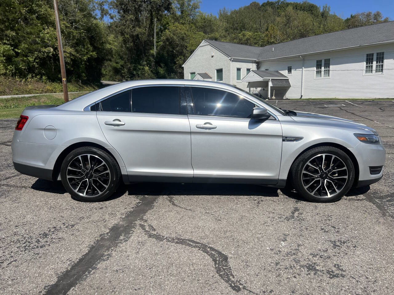 Used 2018 Ford Taurus SEL w/ Equipment Group 201A image 3