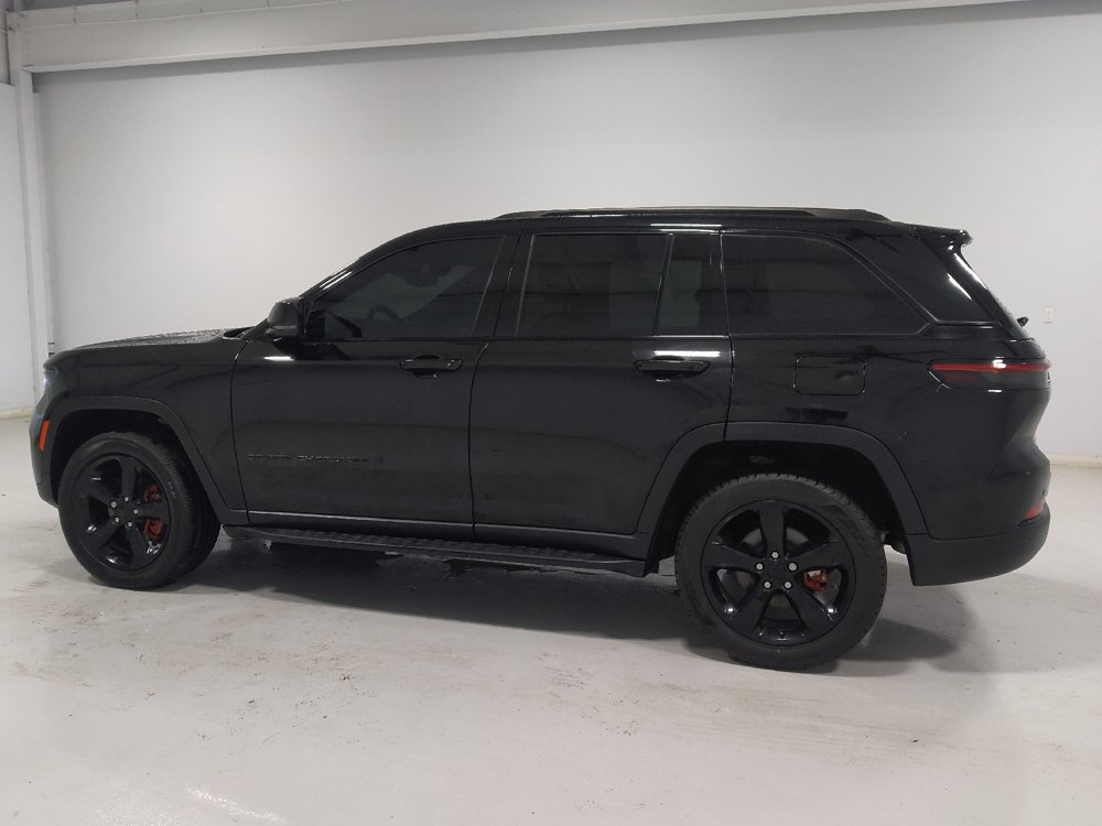 Used 2023 Jeep Grand Cherokee Altitude AWD/4WD image 3